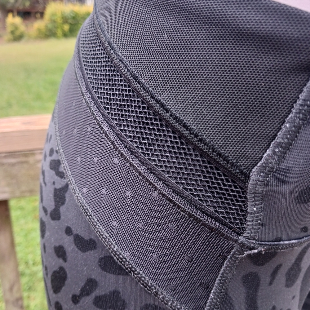 Lululemon athletica just breathe leggings crop animal swirl yoga full-on lutreme - Picture 8 of 10